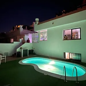 Long Surf House Ostello