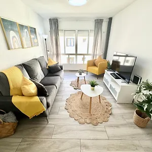 Mango Sorbet Super Central, 3 Desks, High Speed Internet, 3 Bedrooms And 2 Bathrooms Appartamento